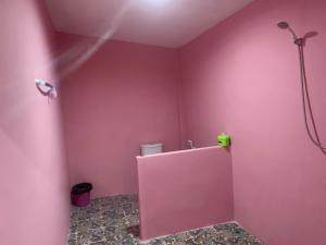 Ένα μπάνιο στο Lanta wanna Beach