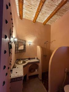 Riad Jardin des Orangers的一间浴室