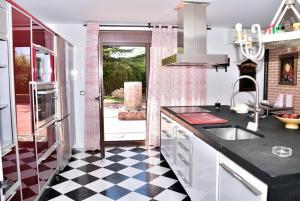 a kitchen with a black and white checkered floor at Finca La Vega Bul in Estremera