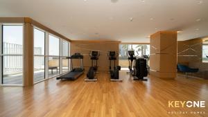 Γυμναστήριο ή/και όργανα γυμναστικής στο Carson Elegant Living in One Bedroom