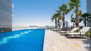 Πισίνα στο ή κοντά στο Carson Elegant Living in One Bedroom