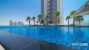 Πισίνα στο ή κοντά στο Carson Elegant Living in One Bedroom