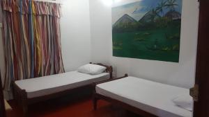 Ένα ή περισσότερα κρεβάτια σε δωμάτιο στο Kingfisher Guesthouse and Hostel
