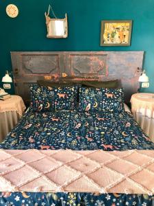 a bedroom with a bed with a wooden headboard at Casa Levante in Canosa di Puglia
