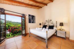 Postel nebo postele na pokoji v ubytování Finca Son Favar Capdepera + 31 fotografií