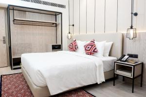 Postel nebo postele na pokoji v ubytování Golden Tulip Lucknow