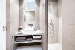 Een badkamer bij Studios de Charme à Montmartre