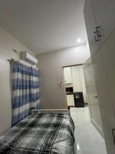 Postel nebo postele na pokoji v ubytování Comfy staycation I in Sorsogon City