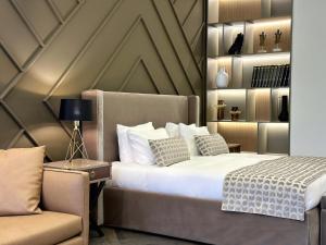 Postel nebo postele na pokoji v ubytování 10 Stories Hotel