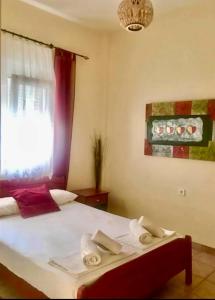 A bed or beds in a room at PLAZA Studios