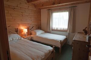 a bedroom with two beds and a window in a cabin at Teal Lodge in Market Rasen
