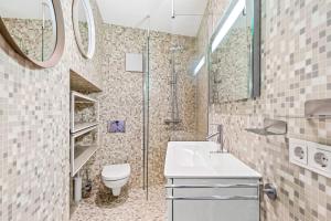 Koupelna v ubytování Modern 1BR Apartment in UNESCO Grund, Luxembourg + 25 fotografií