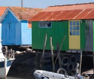 a group of houses and boats in the water at Studio au pied de l'île d'Oléron in Bourcefranc