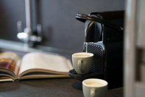 Příslušenství pro přípravu čaje a kávy v ubytování Fell View Residences Lakes Escape by LetMeStay