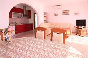 Kuchyň nebo kuchyňský kout v ubytování Apartments Lucijana