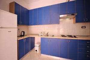 Kuchyň nebo kuchyňský kout v ubytování Apartments Lucijana