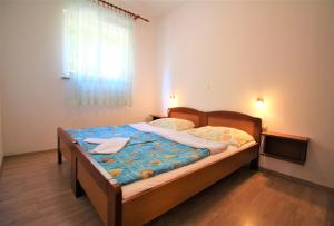 Postel nebo postele na pokoji v ubytování Apartments Lucijana