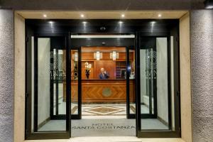 Vstupní hala nebo recepce v ubytování Hotel Santa Costanza by OMNIA hotels