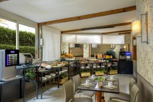 Restaurace v ubytování Hotel Santa Costanza by OMNIA hotels
