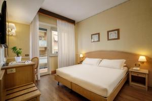 Postel nebo postele na pokoji v ubytování Hotel Santa Costanza by OMNIA hotels