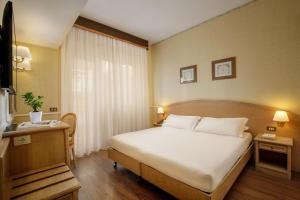 Postel nebo postele na pokoji v ubytování Hotel Santa Costanza by OMNIA hotels