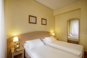 Postel nebo postele na pokoji v ubytování Hotel Santa Costanza by OMNIA hotels