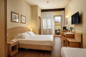 TV a/nebo společenská místnost v ubytování Hotel Santa Costanza by OMNIA hotels