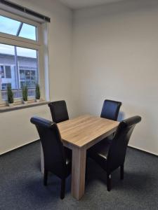 Kawasan bisnes dan/atau bilik persidangan di Modern apartment for 6 guests