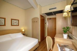 Postel nebo postele na pokoji v ubytování Hotel Santa Costanza by OMNIA hotels