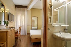 Koupelna v ubytování Hotel Santa Costanza by OMNIA hotels