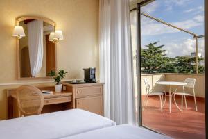 Postel nebo postele na pokoji v ubytování Hotel Santa Costanza by OMNIA hotels