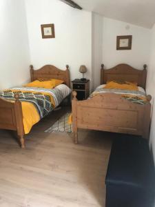 two beds sitting next to each other in a bedroom at Les granges in Bernay