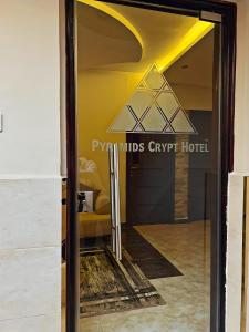 Certifikát, hodnocení, plakát nebo jiný dokument vystavený v ubytování The Pyramids Crypt Inn