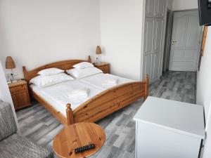 A bed or beds in a room at Hotel ICON