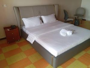 Postel nebo postele na pokoji v ubytování flamboyant hôtel