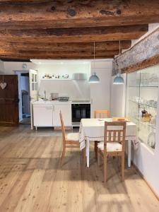 Kuchyň nebo kuchyňský kout v ubytování Appartement Fassbinder