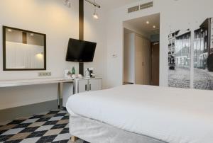 Televízia a/alebo spoločenská miestnosť v ubytovaní Qubus Hotel Bydgoszcz