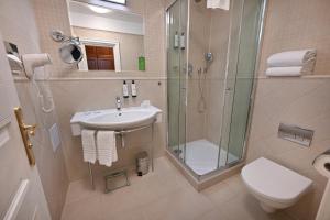 Koupelna v ubytování Hotel Rott
