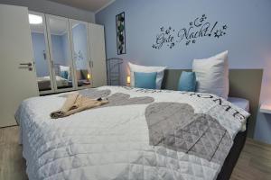 Ένα ή περισσότερα κρεβάτια σε δωμάτιο στο Fischerblick Haushälfte