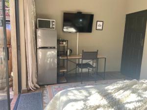 Dapur atau dapur kecil di Aloe Guesthouse Klerksdorp
