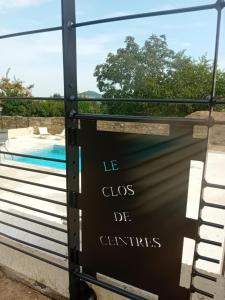 Bazén v ubytování Gîte le Clos de Ceintres nebo v jeho okolí