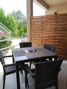 a dining room with a black table and chairs at Trousas Double Apartment in Roda