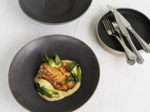 ホテルの敷地内または近くでの食事または食べ物