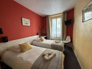 Postel nebo postele na pokoji v ubytování Hotel des Dames