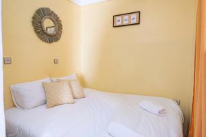 Postel nebo postele na pokoji v ubytování Smile Hostel