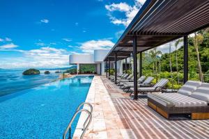 Πισίνα στο ή κοντά στο Blue Horizon 203 at Residences