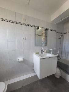 Ένα μπάνιο στο Hôtel Le Chalet +62 φωτογραφίες