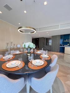 Зображення з фотогалереї помешкання Daniels 4BR at Five Palm With Private Pool у Дубаї