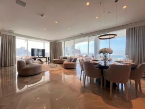 Zona d'estar a Daniels 4BR at Five Palm With Private Pool