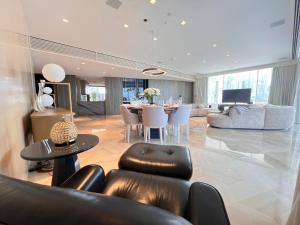 Зона вітальні в Daniels 4BR at Five Palm With Private Pool